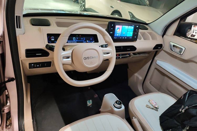 Used Geely Auto Panda 2023 Panda Mini 200km Endurance Bear Center Console