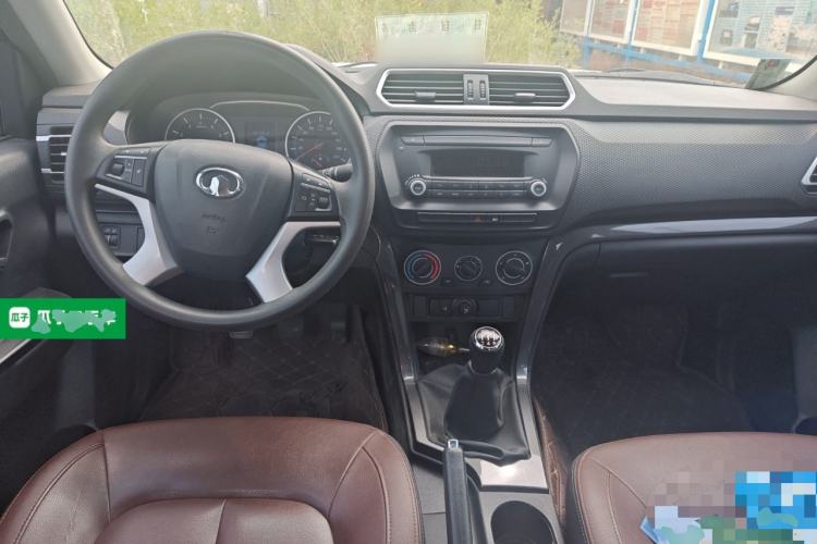 Used Great Wall Wingle 5 2020 2.4L Gasoline Two-Wheel Drive Value Edition Big Double Cab China VI Standard 4K22D4M Center Console