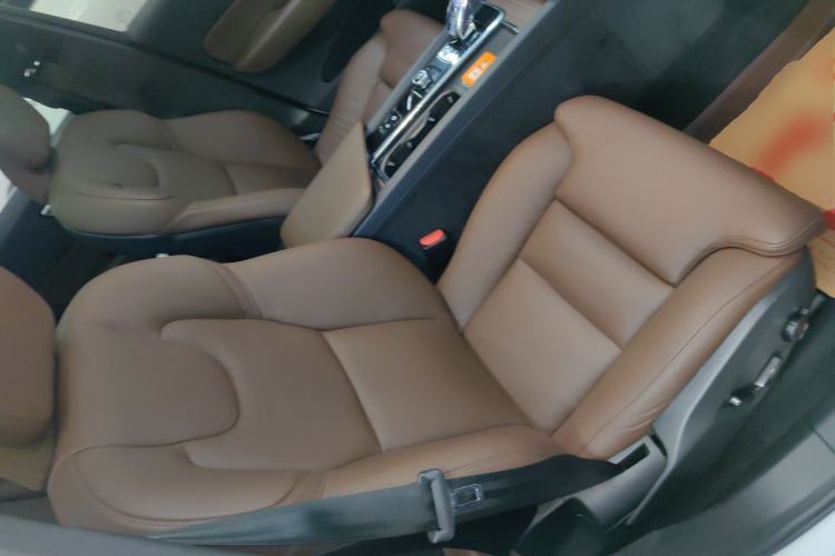 Used Volvo XC60 New Energy 2023 T8 Plug-in Hybrid Long-Range All-Wheel Drive Smart Luxury Edition
