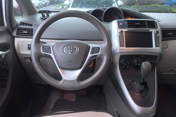 Used Toyota Verso 2014 Starlight 180E CVT Elite Edition
