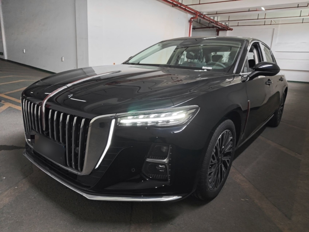 Unter der Vorderseite des Autos