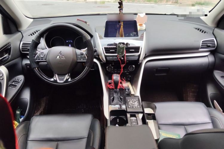 Used Mitsubishi Eclipse Cross 2018 1.5T CVT Two-Wheel Drive Belief Edition Center Console