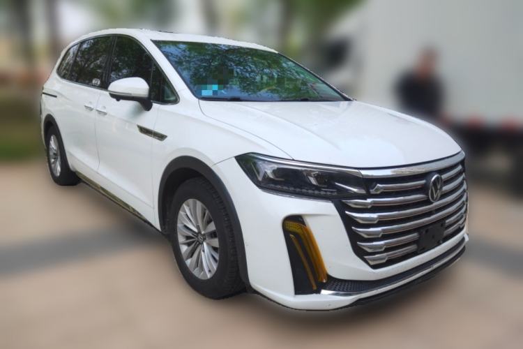 Used Volkswagen Viloran 2020 330TSI Business Edition Front Right 45 Deg