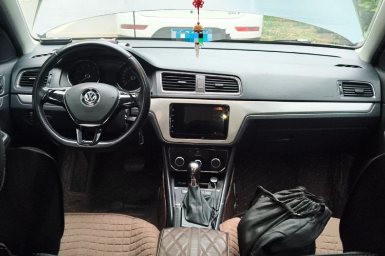 Used Volkswagen Lavida 2015 1.6L Automatic Comfort Edition Center Console