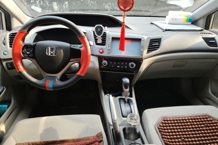 Used Honda Civic 2013 10th Anniversary 1.8L Automatic Comfort Version Center Console