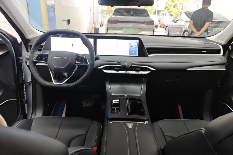 Used Venucia V DD-i 2024 110km iE Joy Ride Edition Center Console