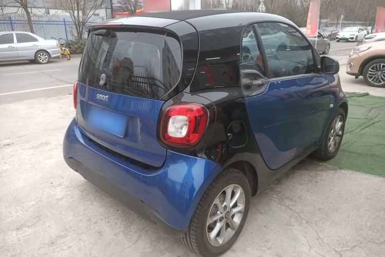 Used smart fortwo 2015 1.0L 52 kW hardtop Dynamic version