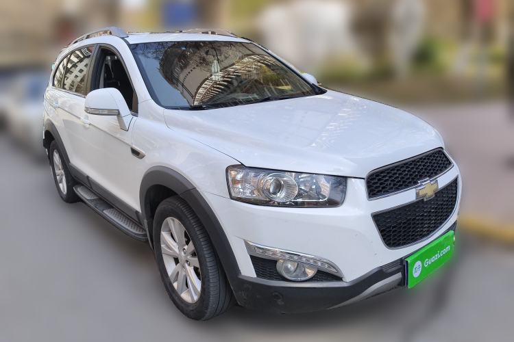 Used Chevrolet Captiva 2014 2.4L 4x4 Flagship Edition 7 Seats Front Right 45 Deg