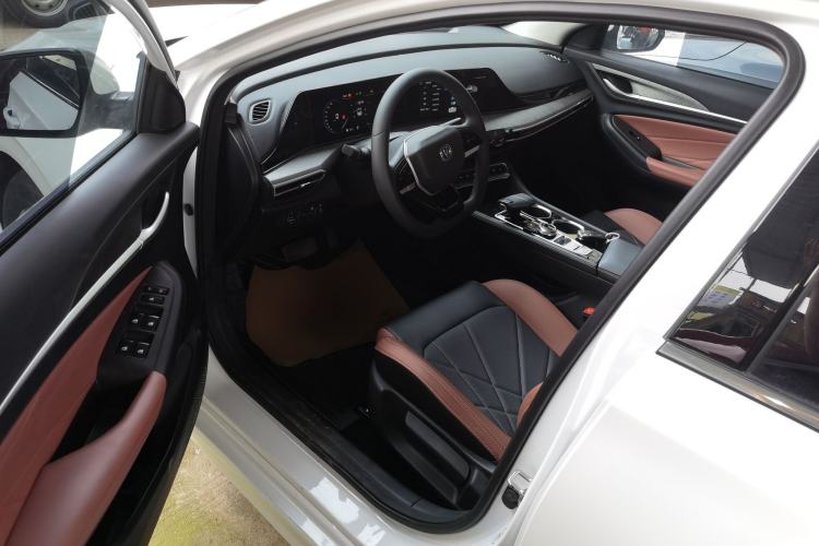 Used CHANGAN Eado 2023 Changan Edition PLUS Blue Whale NE 1.4T GDI DCT Prestige Version
