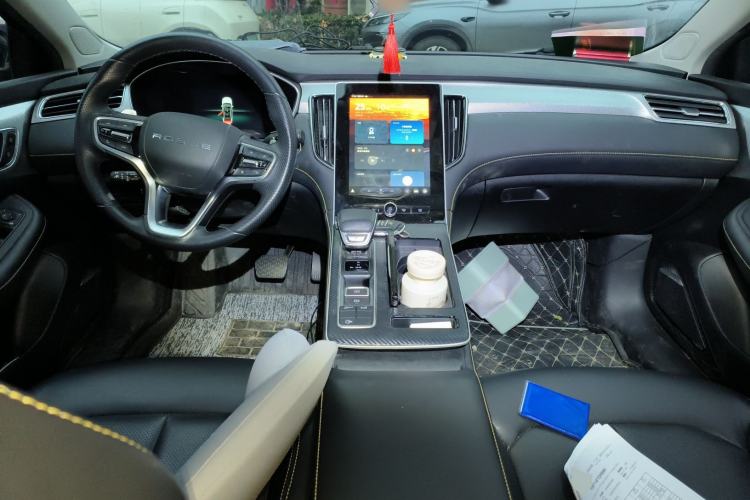 Used Roewe i6 MAX 2020 300TGI Automatic "Swell Cool Smart Drive" Edition Center Console