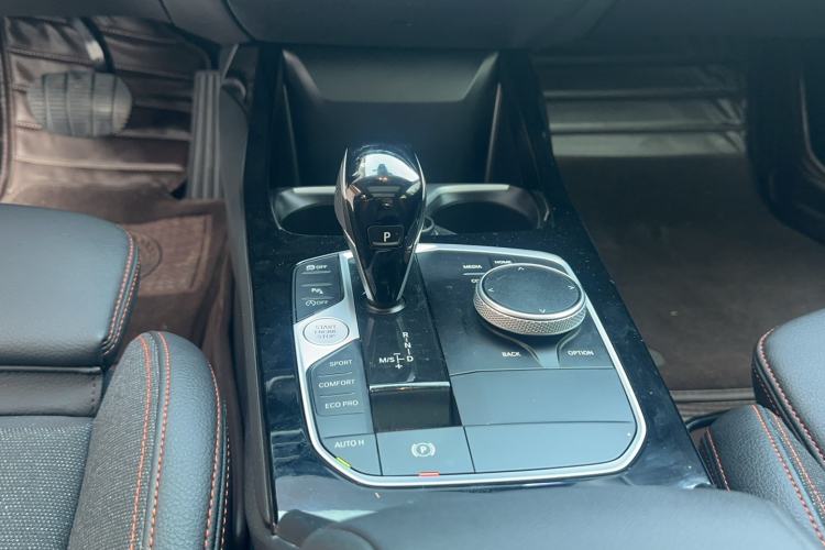 Used BMW 2 Series 2023 225i Four-Door Coupe M Sport Package Gear Lever