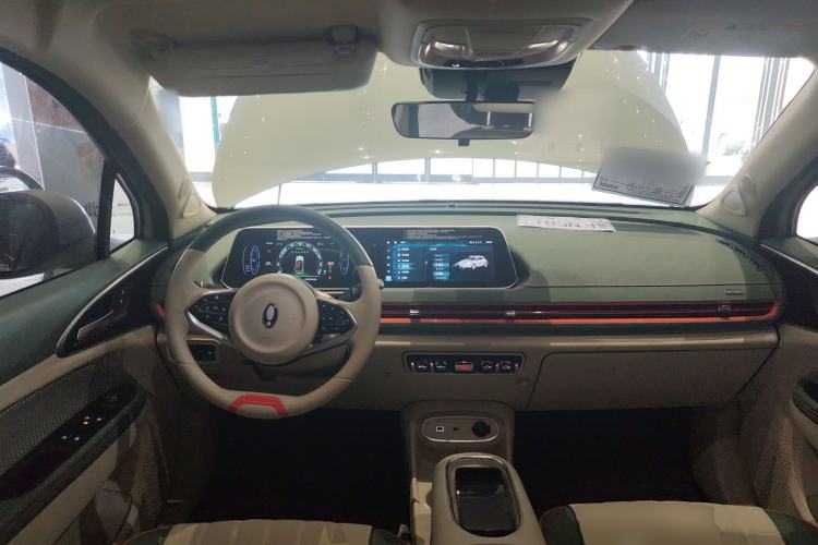 Used ORA Good Cat 2023 401 km Standard Range Luxury Version Lithium Iron Phosphate Center Console