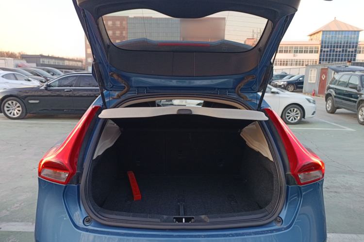 Used Volvo V40 2015 1.6T Zhiya Edition
