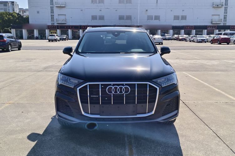 Used Audi Q7 2023 45 TFSI quattro S line Sport model

