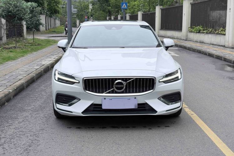 Used Volvo S60 2022 B4 Zhiyuan Luxury Edition Exterior 3
