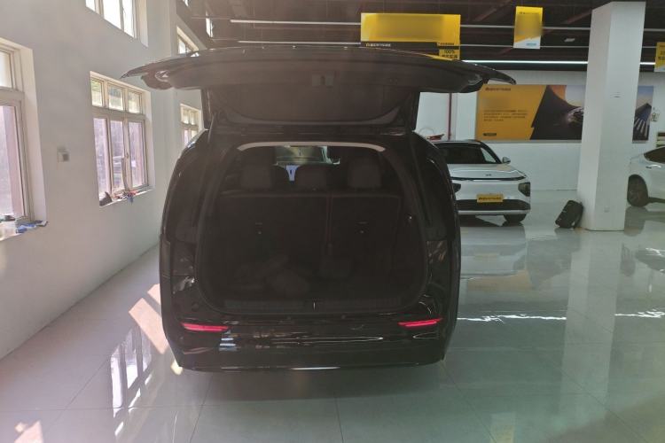 Used Li Auto MEGA 2024 Ultra Model Trunk