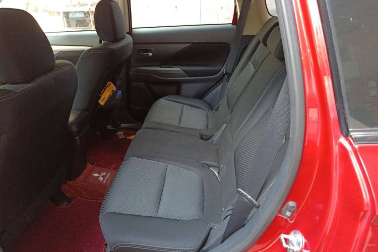 Used Mitsubishi Outlander 2016 2.0L Two-Wheel Drive Fashion Edition 5 Seats