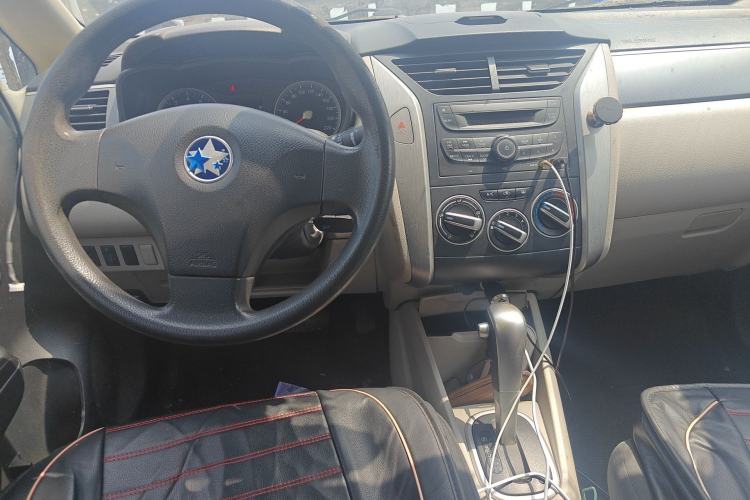 Used Venucia R50 2015 1.6L Automatic Fashion Edition
