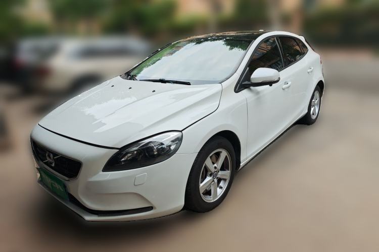 Used Volvo V40 2017 T3 Smart Edition