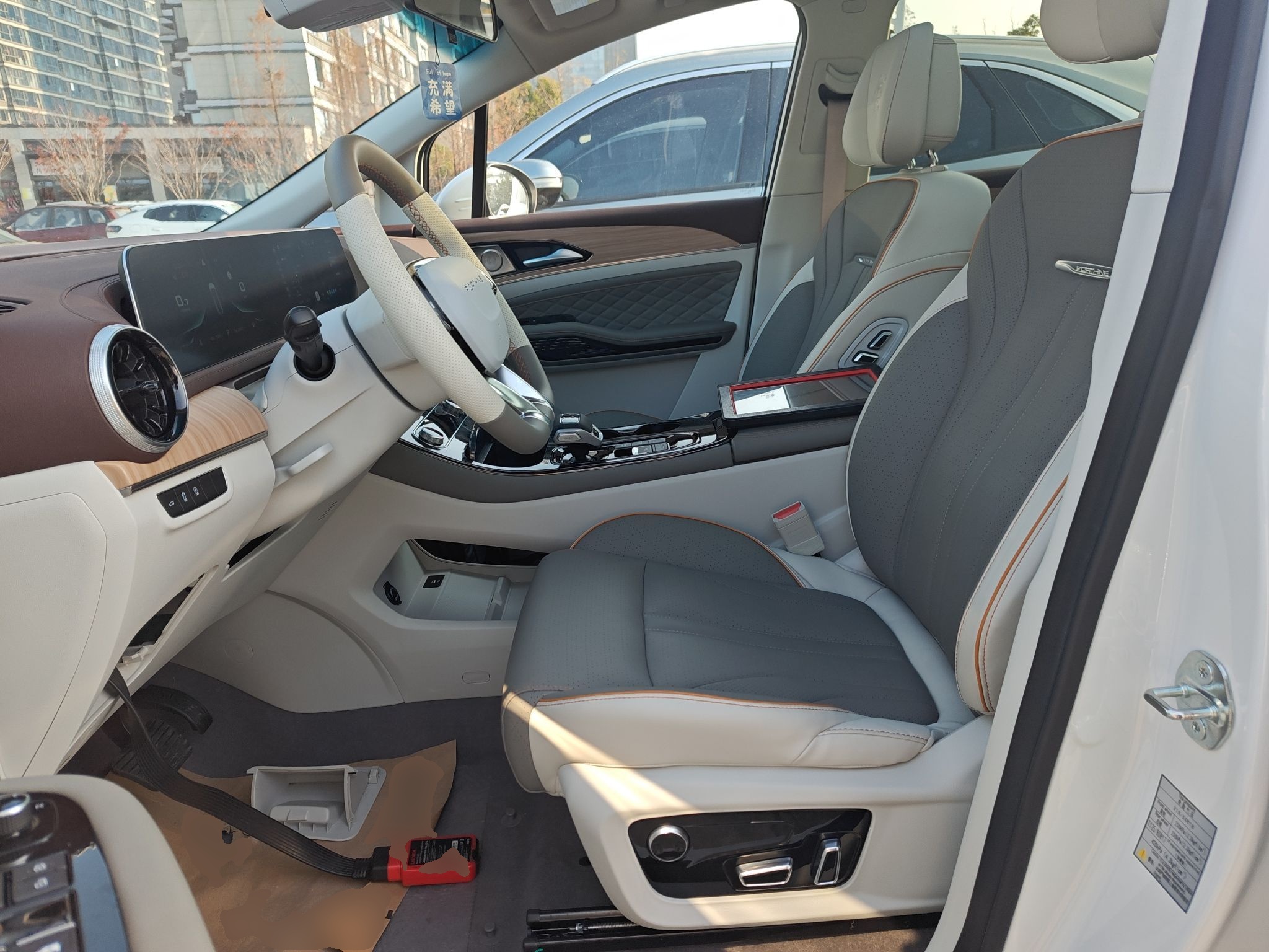 Переднее сиденье в автомобиле