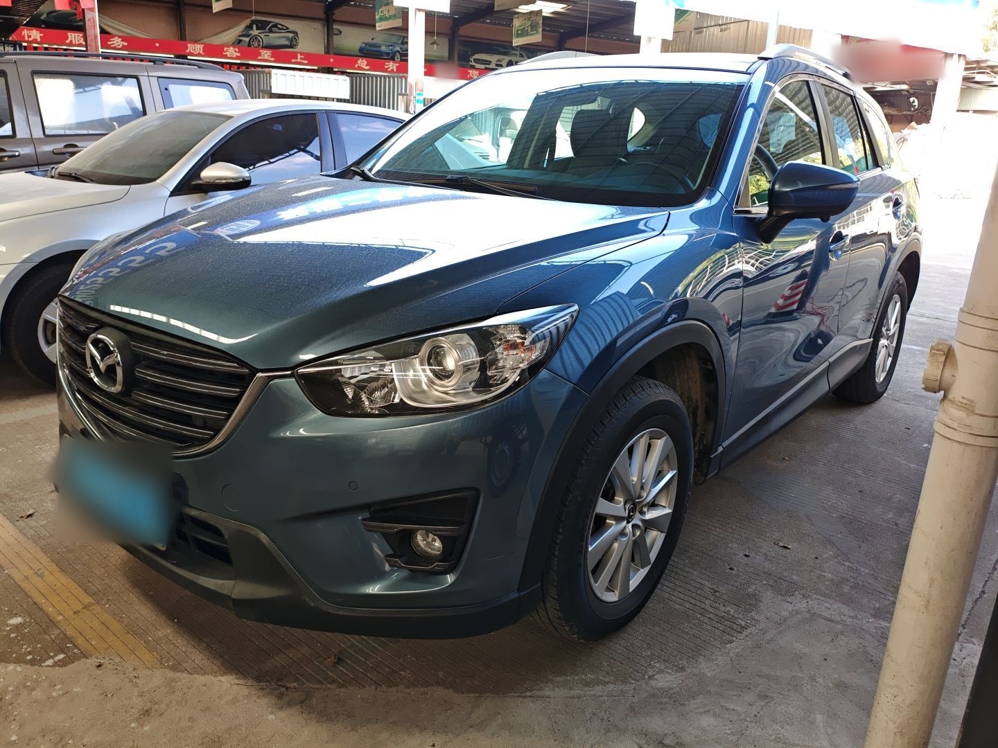 تحت مقدمة السيارة