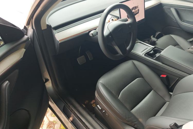 Used Tesla Model Y 2024 Long-Range All-Wheel-Drive Version
