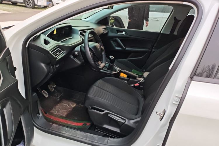 Used Peugeot 308 2016 1.6L Manual Fashion Edition
