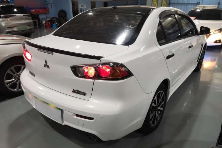 Used Mitsubishi Lancer EX 2016 1.8L CVT Black-and-White Retro Edition