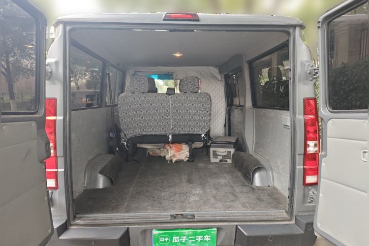 Used Iveco Daily 2023 2.5T A35M1 Multi-Purpose Passenger Vehicle Short Wheelbase Low Roof Single Tire Manual Transmission with Automatic Option