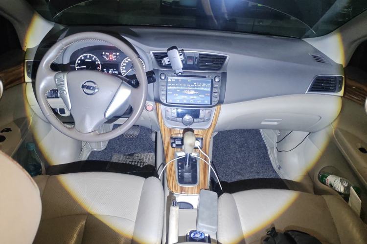 Used Nissan Sylphy 2014 1.6XV CVT Deluxe Edition Center Console