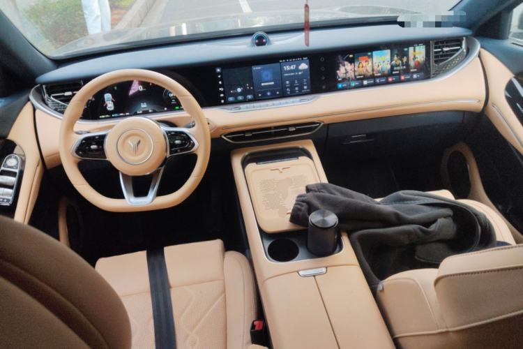 Used VOYAH FREE 2024 Ultra-Long Range Intelligent Driving Version Center Console