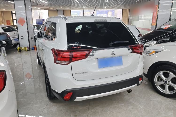 Used Mitsubishi Outlander 2016 2.4L 4x4 Elite Edition 7-Seater