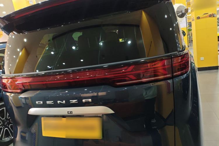 Used Denza D9 2025 DM-i Intelligent Drive 1020 Four-Wheel Drive Prestige Model
