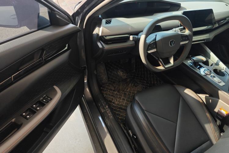 Used Changan UNI-V 2022 1.5T Prestige Version