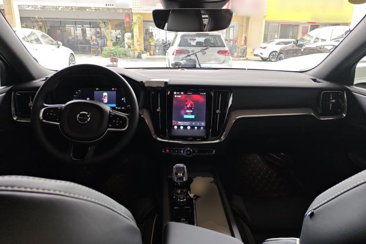 Used Volvo S60 2026 Model B4 Zhiyuan Sport Edition Center Console