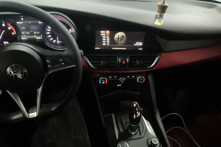 Used Alfa Romeo Giulia 2017 2.0T 200HP Luxury Edition