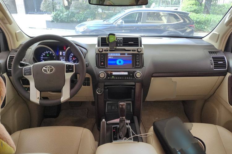 Used Toyota Prado 2014 4.0L Automatic TX-L NAVI Center Console
