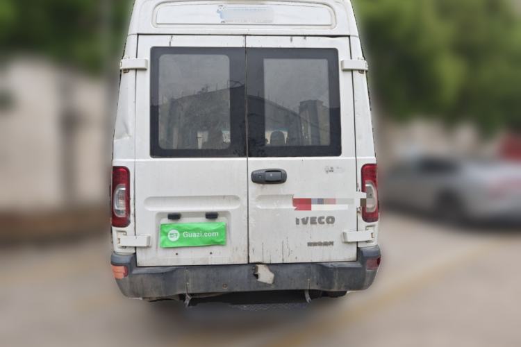 Used Iveco Power Daily 2017 2.5T Deluxe A32 Mid-Roof 5-7 Seater 47Z5 Passenger Van