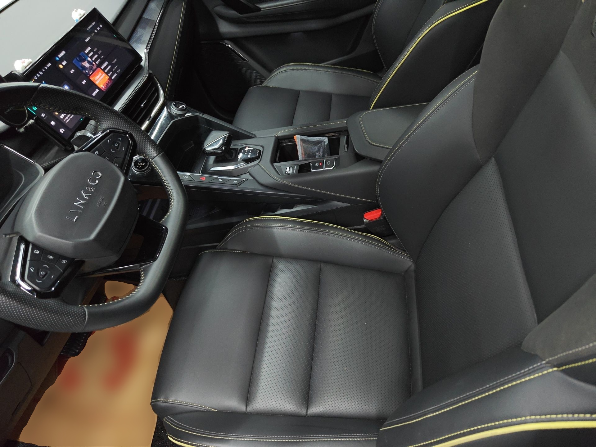 Переднее сиденье в автомобиле