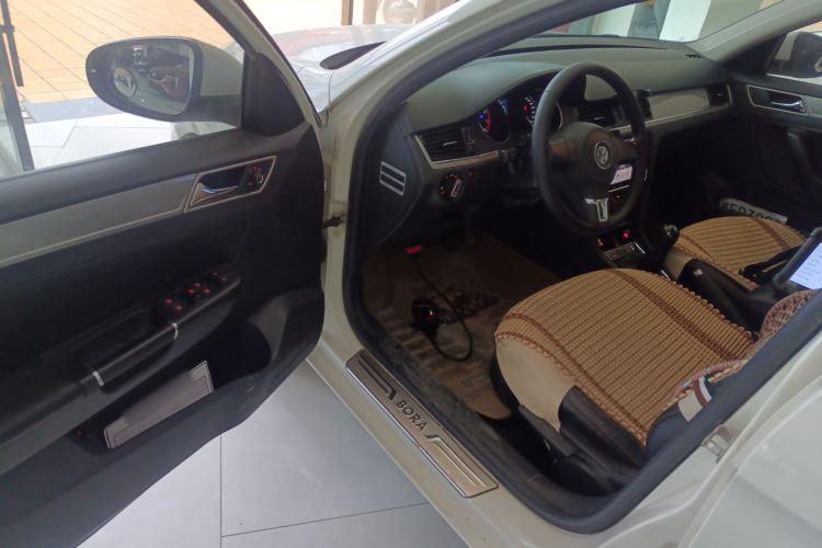 Used Volkswagen Bora 2015 Value Edition 1.6L Manual Fashionable Style
