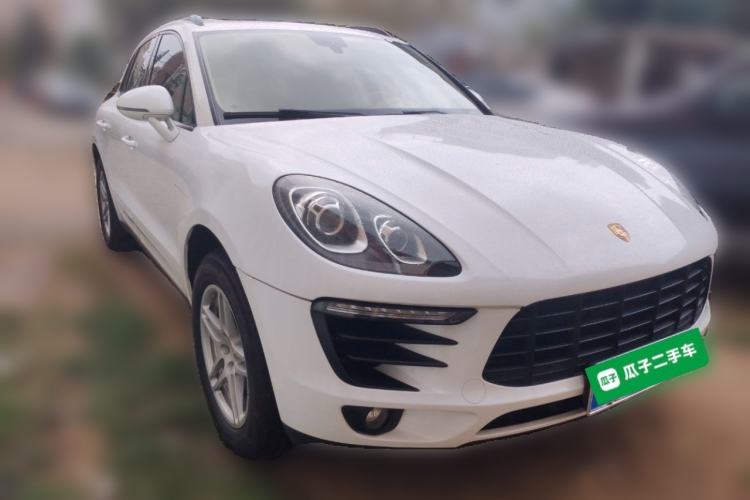 Used Porsche Macan 2016 Macan 2.0T Front Right 45 Deg