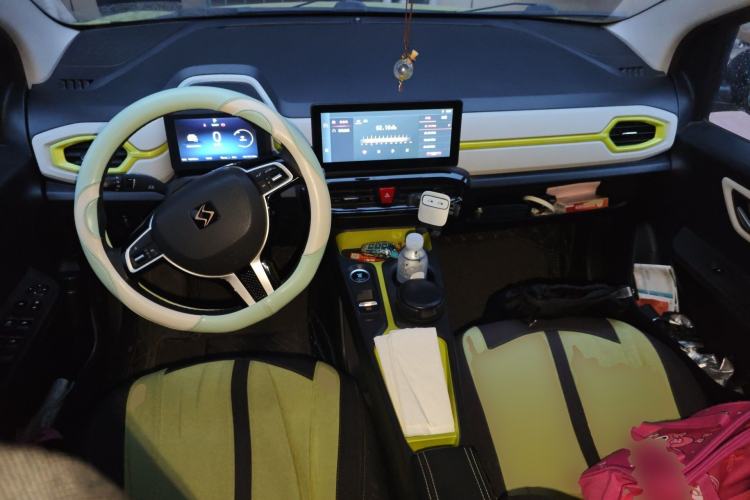 Used SOL E10X 2021 302 km Range Fashion Edition 31.4 kWh Center Console