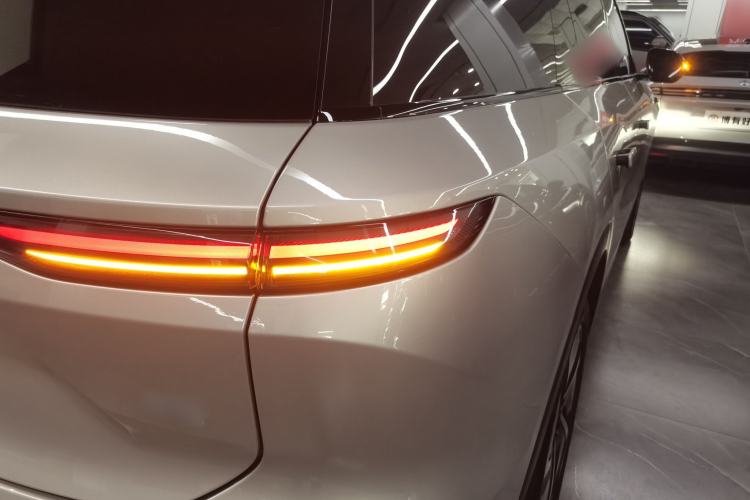 Used Nio ES8 2024 75 kWh Right Rear Taillight