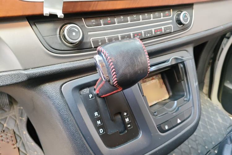 Used SAIC MAXUS G10 2016 2.0T Automatic Elite Edition Gear Lever