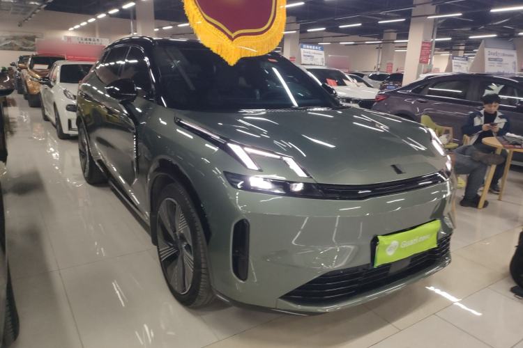 Used Lynk & Co 08 EM-P 2023 245km Ultra-Long Range Halo Front Right 45 Deg