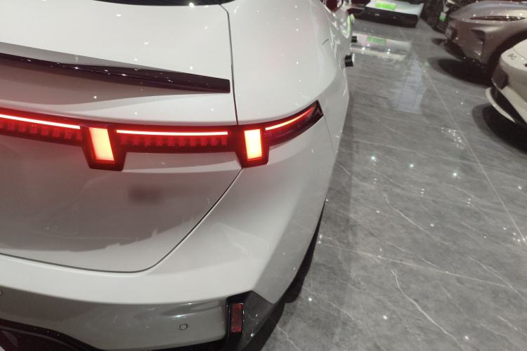 Used Lynk & Co 07 2024 EM-P 126 Long-Range Ultra Right Rear Taillight