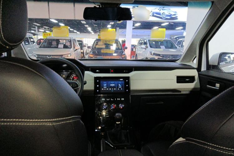 Used Wuling Hongguang PLUS 2019 1.5T Manual Luxury 7-Seater
