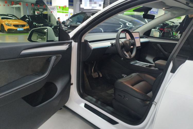 Used Tesla Model Y 2023 Long-Range All-Wheel-Drive Version
