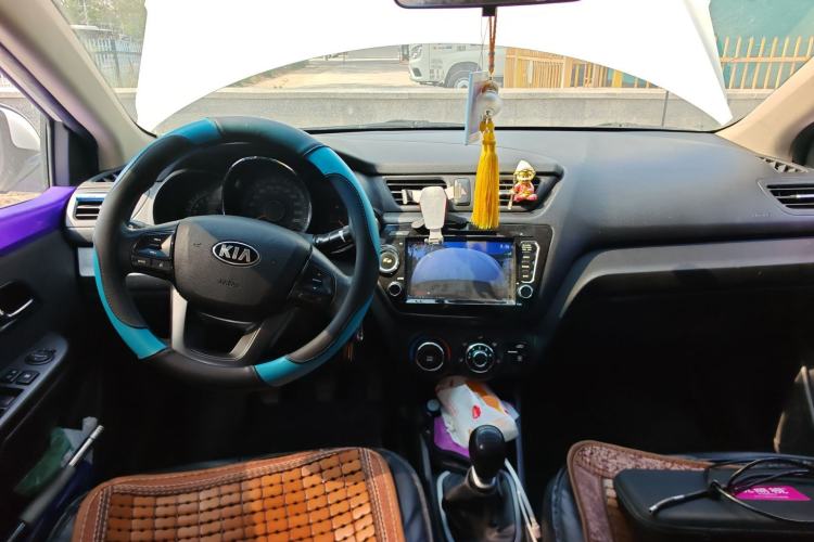 Used Kia K2 2012 Sedan 1.4L MT GLS Commemorative Edition Center Console