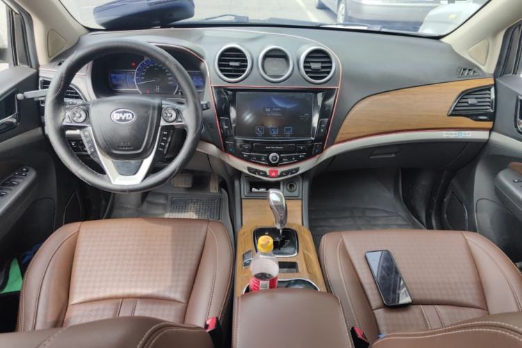 Used BYD S7 2015 2.0T Upgraded Automatic Luxury Version Center Console